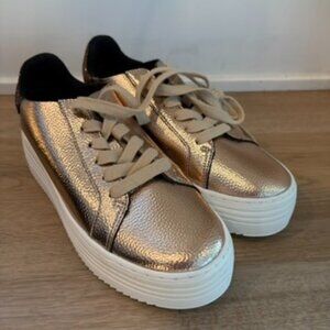 ** Joy Performance Comfort Leather Sneaker Rose Gold Metallic Size 6.5